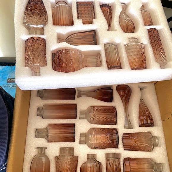 Amber Glass Centerpiece mini vases set of 30 - Picture 4 of 6